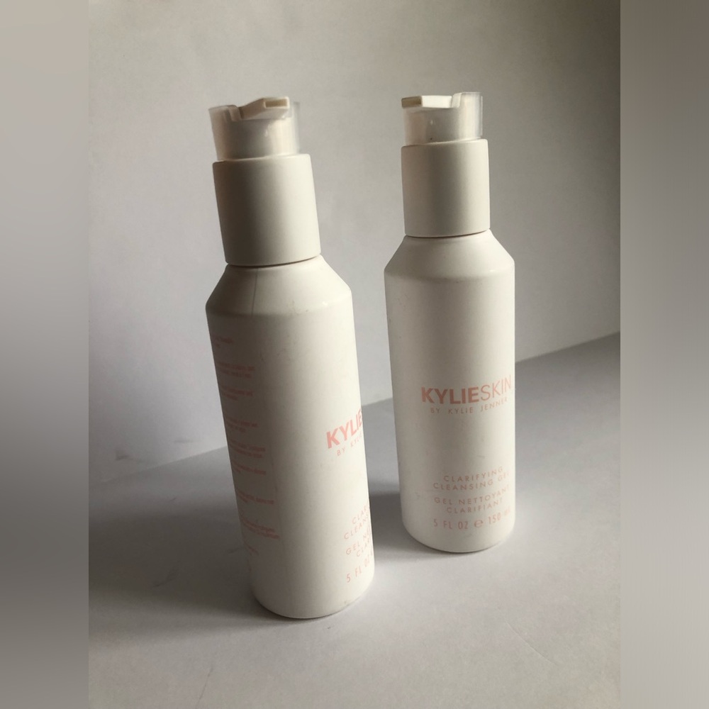 Kylieskin by kilie Jenner clarifying cleansing gel new without box